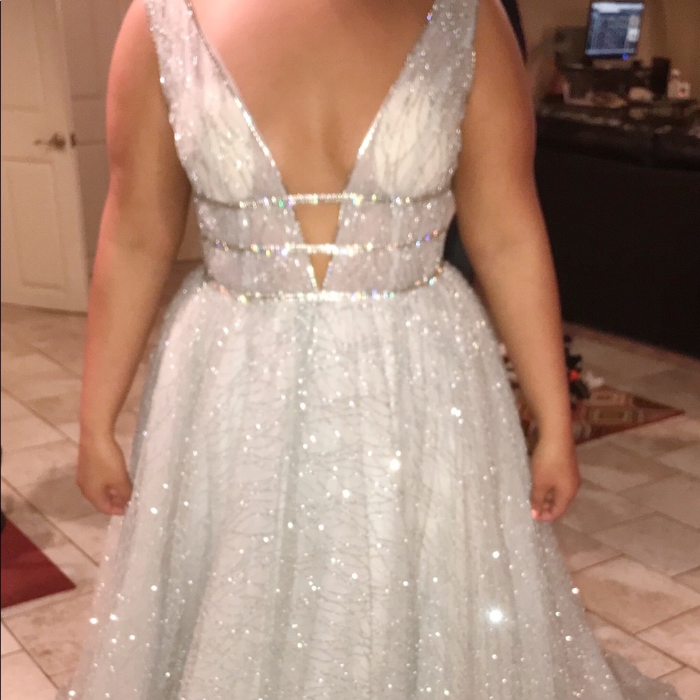 GORGEOUS SILVER SPARKLE PROM DRESS - Picture 1 of 6